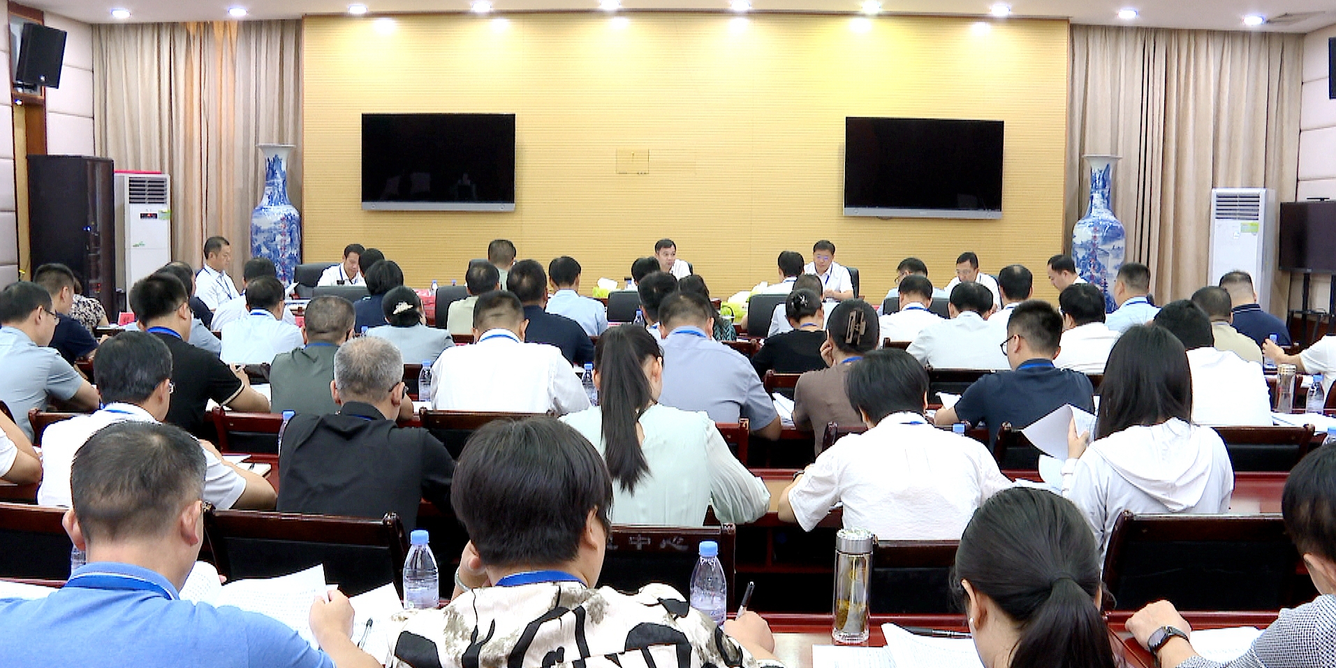 毛江虎主持召開十四屆縣委第62次常委會會議